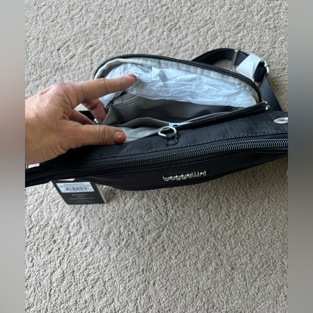 Baggallini BRAND NEW Crossbody Travel Purse - Picture 3 of 3
